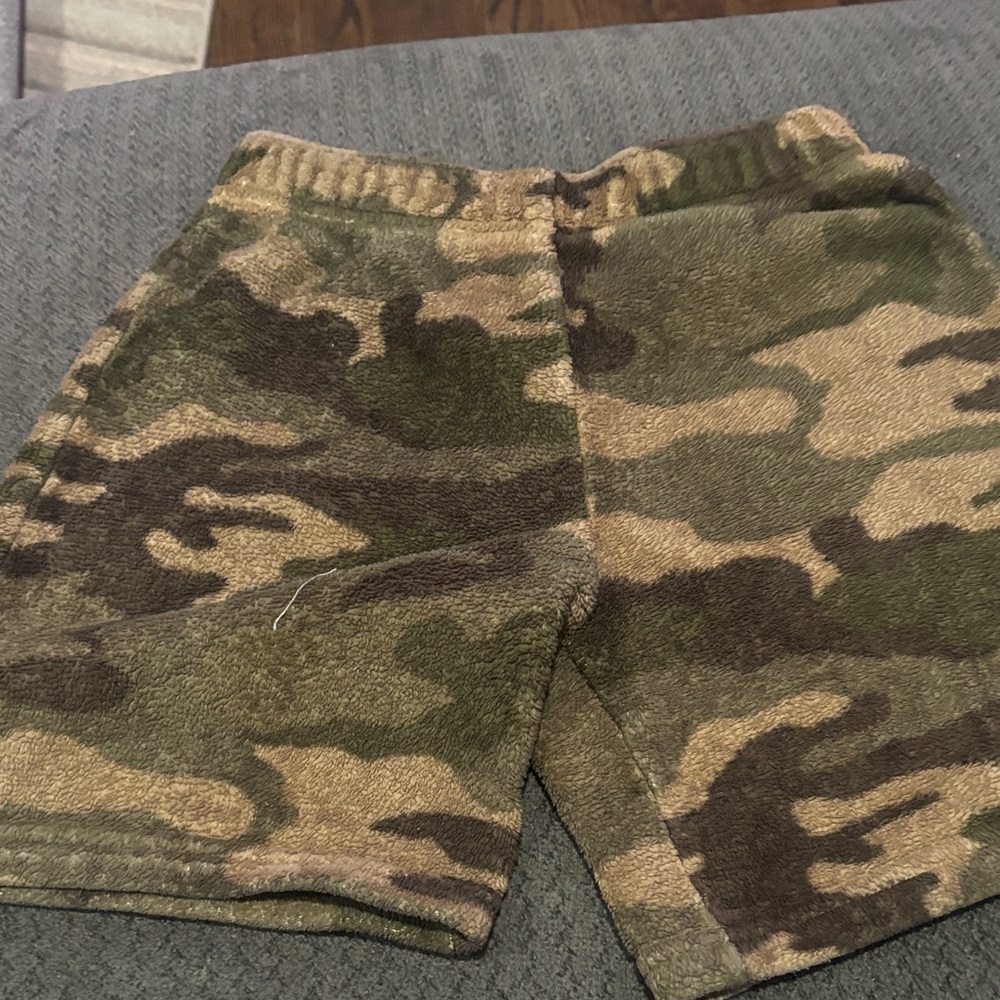 🟢10/$10 - Camouflage Fleece Shorts